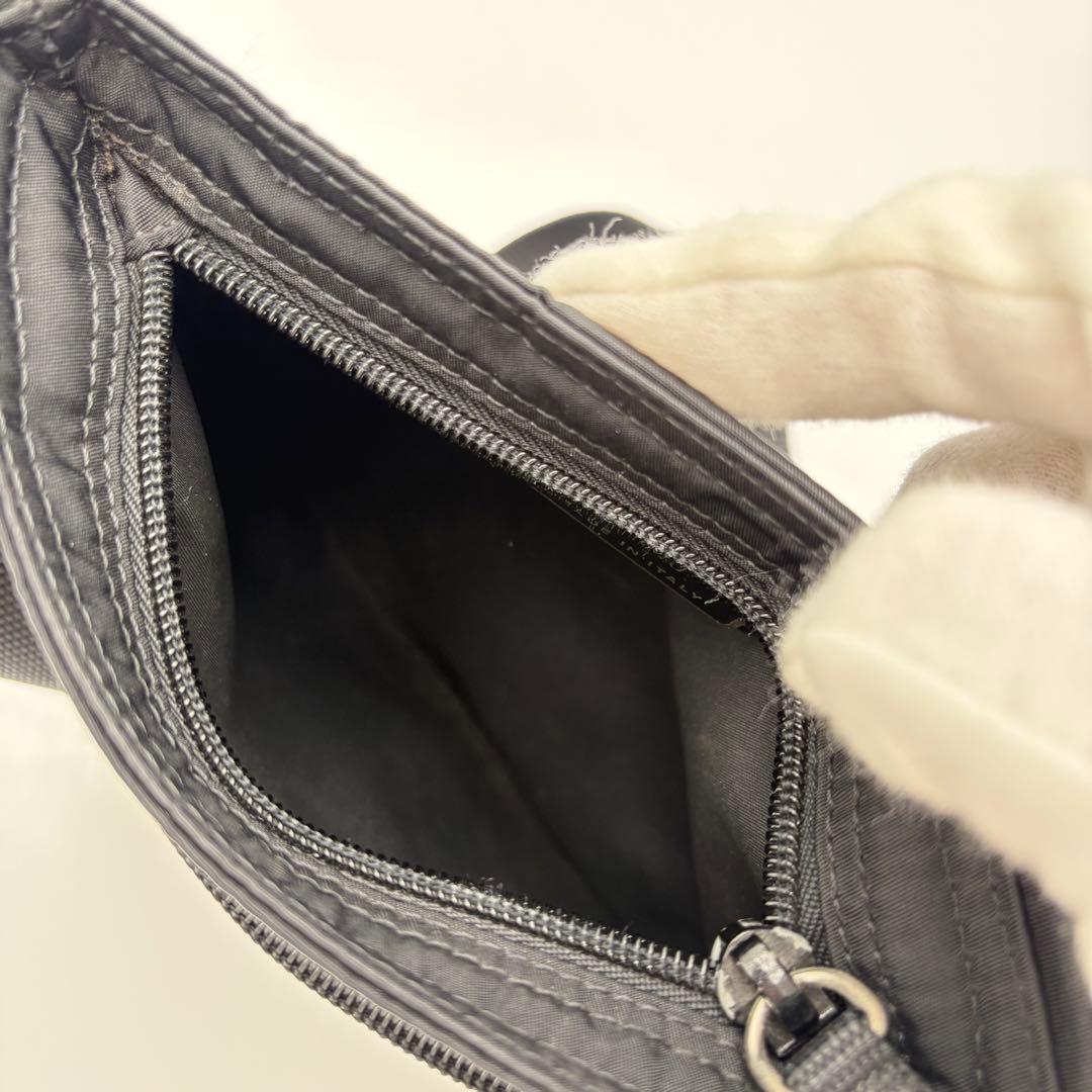 ✨美品✨プラダ ショルダーバッグ ミニ サコッシュ 三角ロゴプレート ナイロン