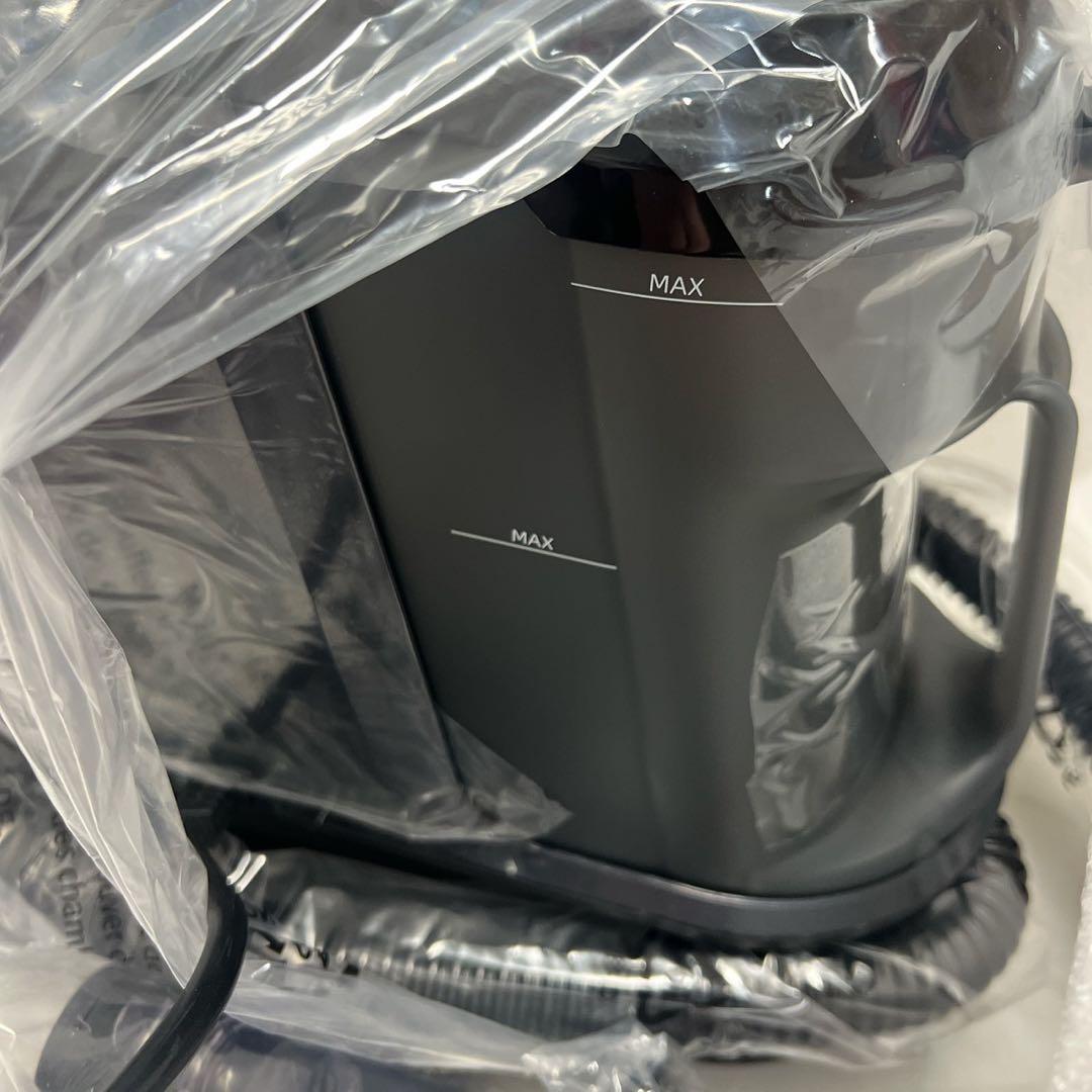 SALE価格‼️家庭用カーペットクリーナー 3種類のプロ仕様ブラシ＆専用洗浄液付き