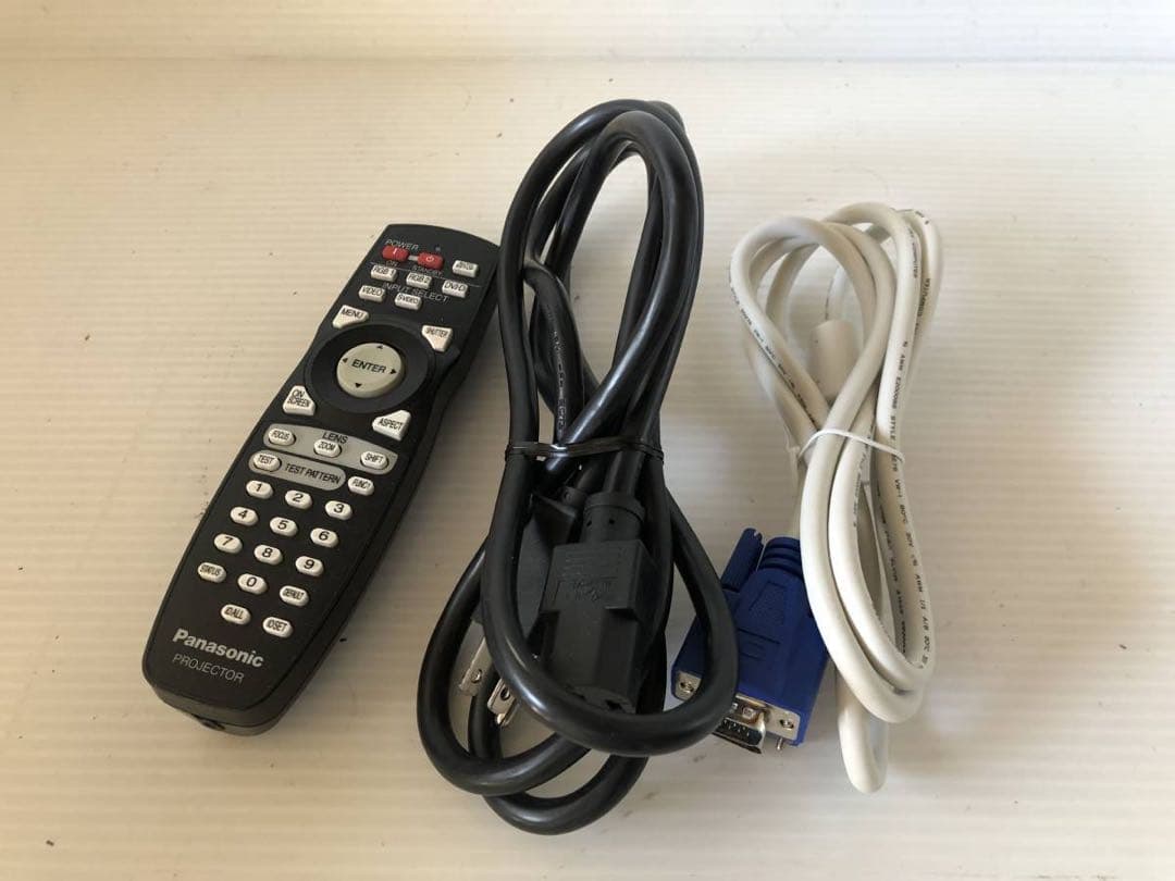 Panasonic PT-DX610S ★6500ルーメン　HDMI 日本製