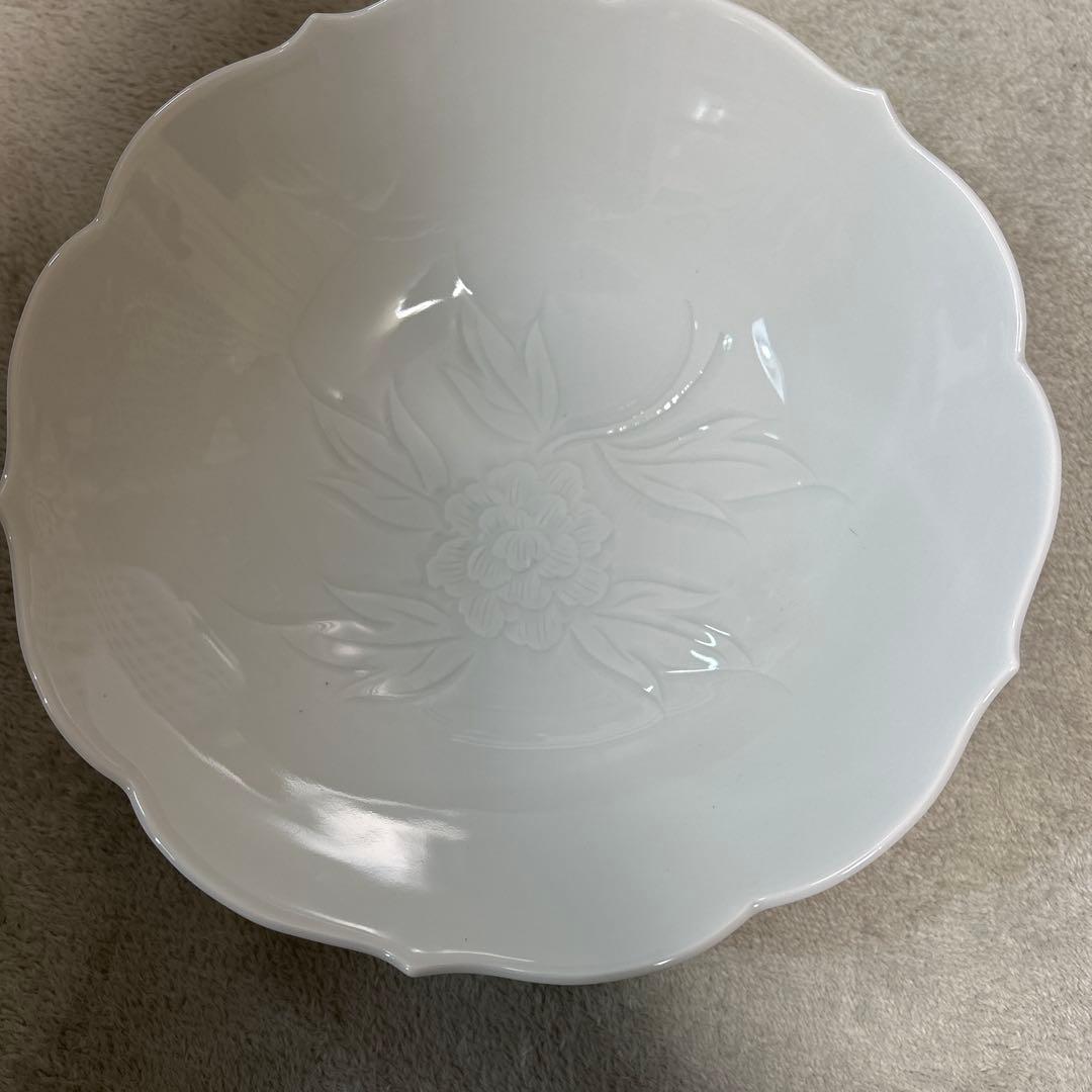【美品】【人間国宝】【井上萬二窯作】白磁牡丹彫文菓子鉢 箱あり