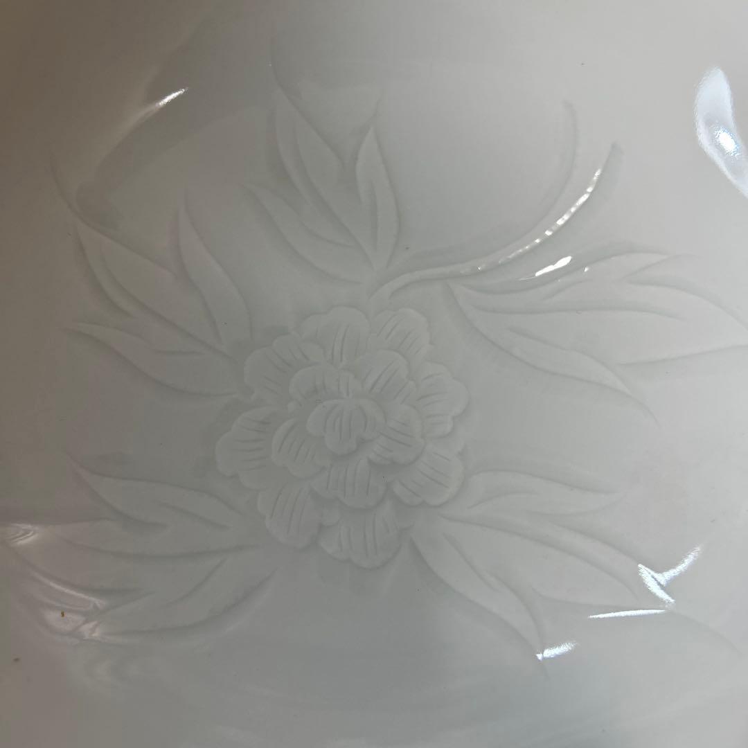 【美品】【人間国宝】【井上萬二窯作】白磁牡丹彫文菓子鉢 箱あり