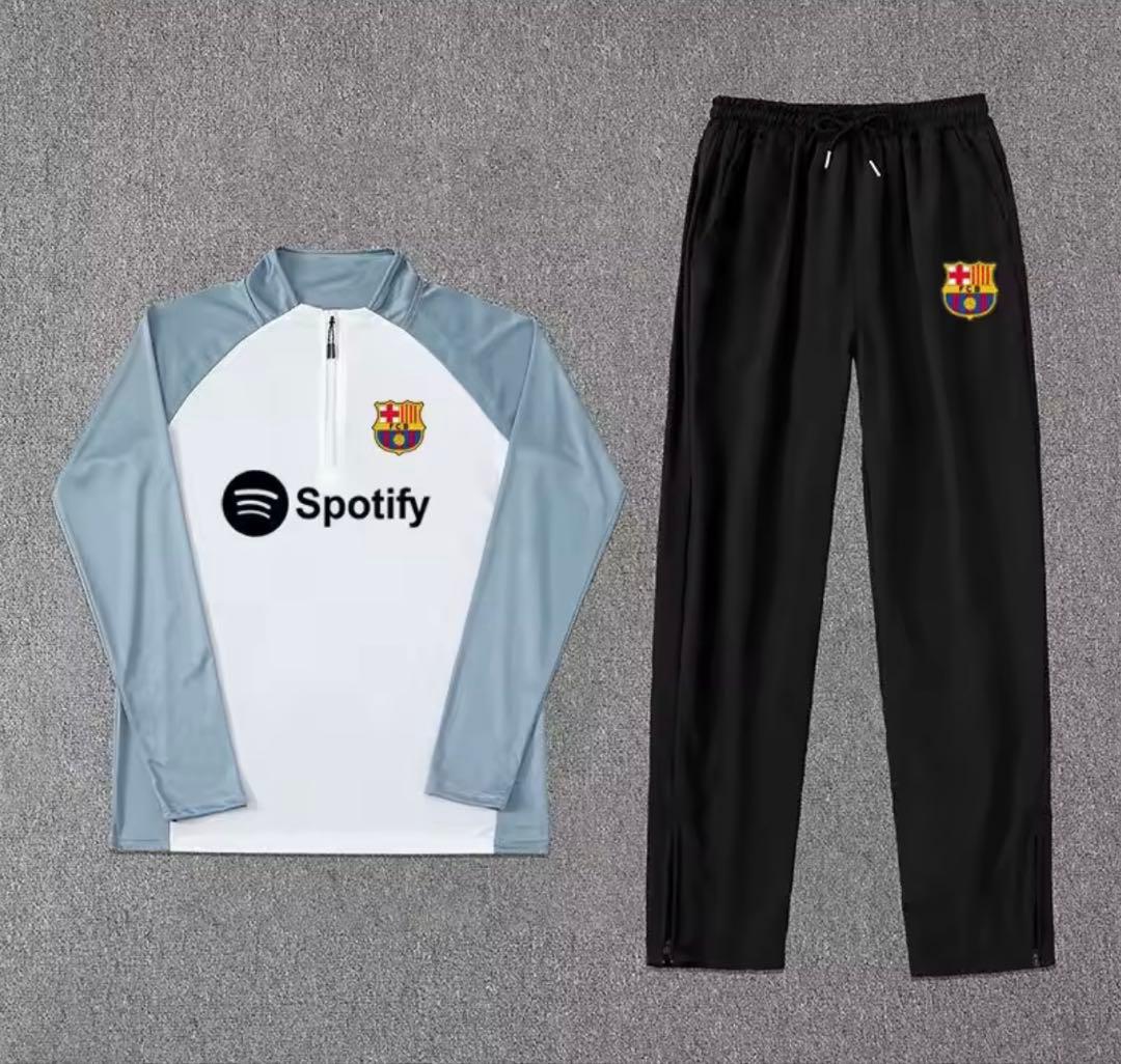 バルセロナ　トレーニングセットアップ　サッカー