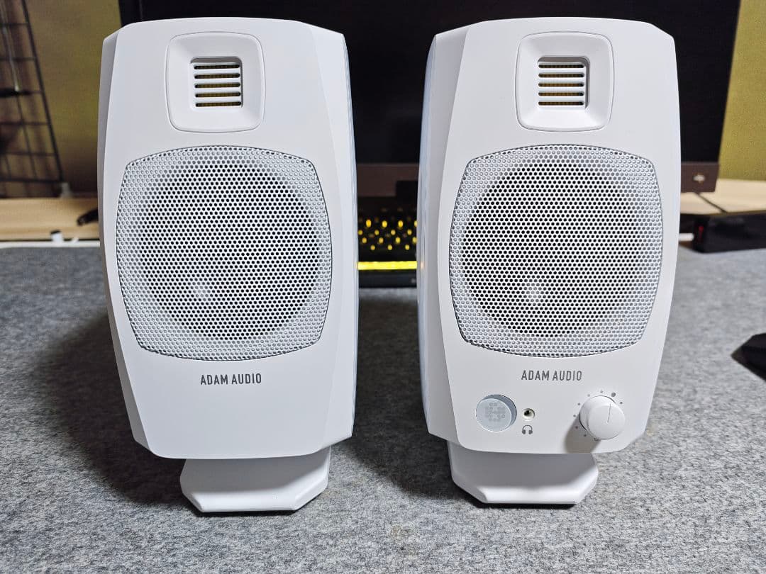 ADAM AUDIO D3V アクティブスピーカー