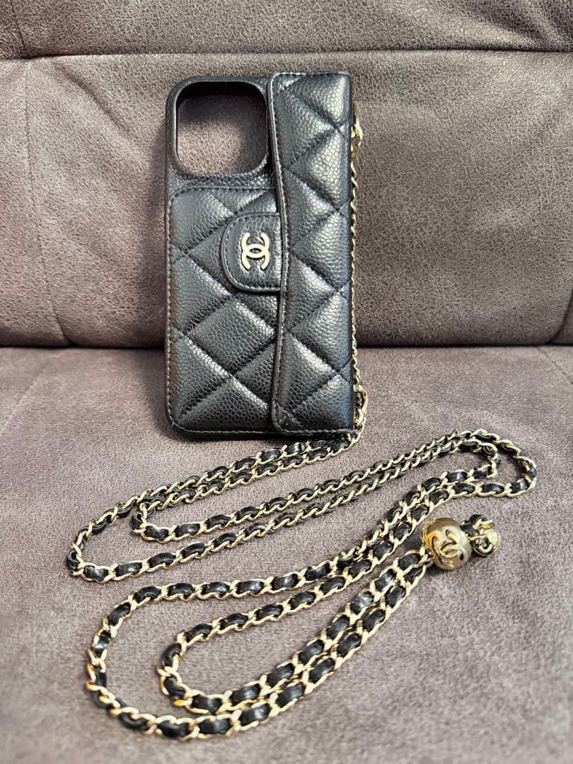 CHANEL iPhoneケース　キャビアスキン　15 pro Max