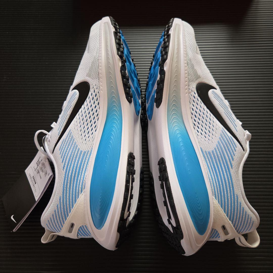 たまごアイス。未使用❗ナイキ VOMERO 18 (GS) 24cm