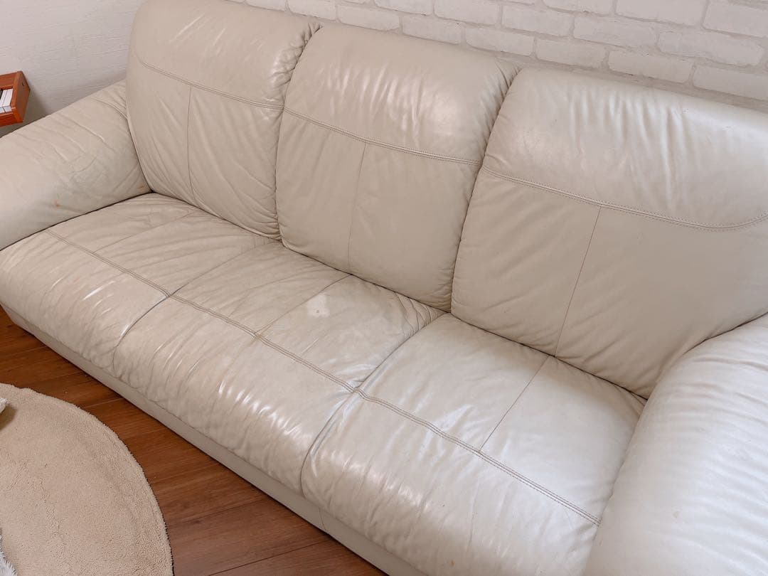 ベージュレザー 3人掛けソファ　合皮　クッション性