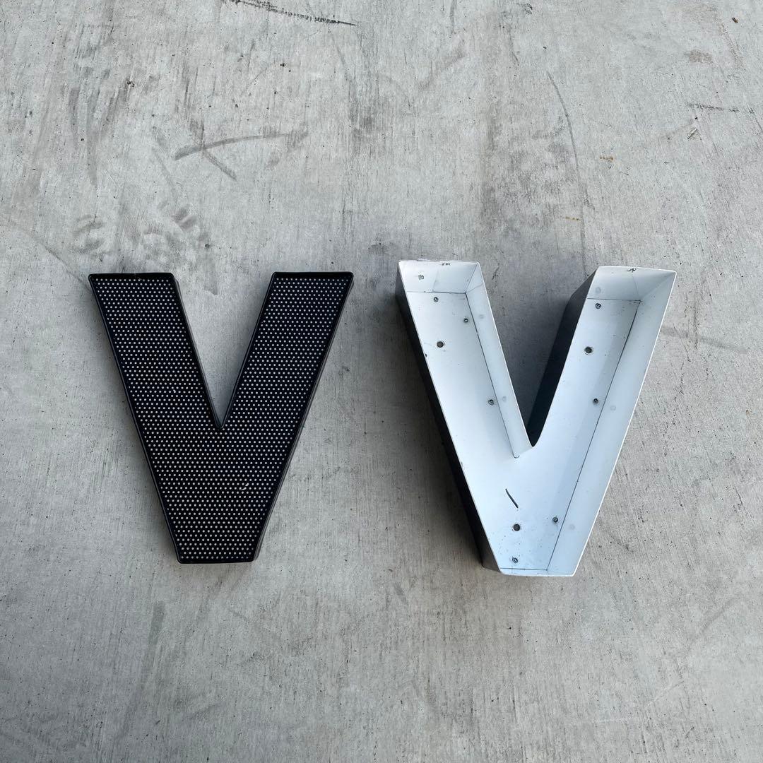 V 看板 アルファベット レターサイン 文字 アメリカ ビンテージ アンティーク