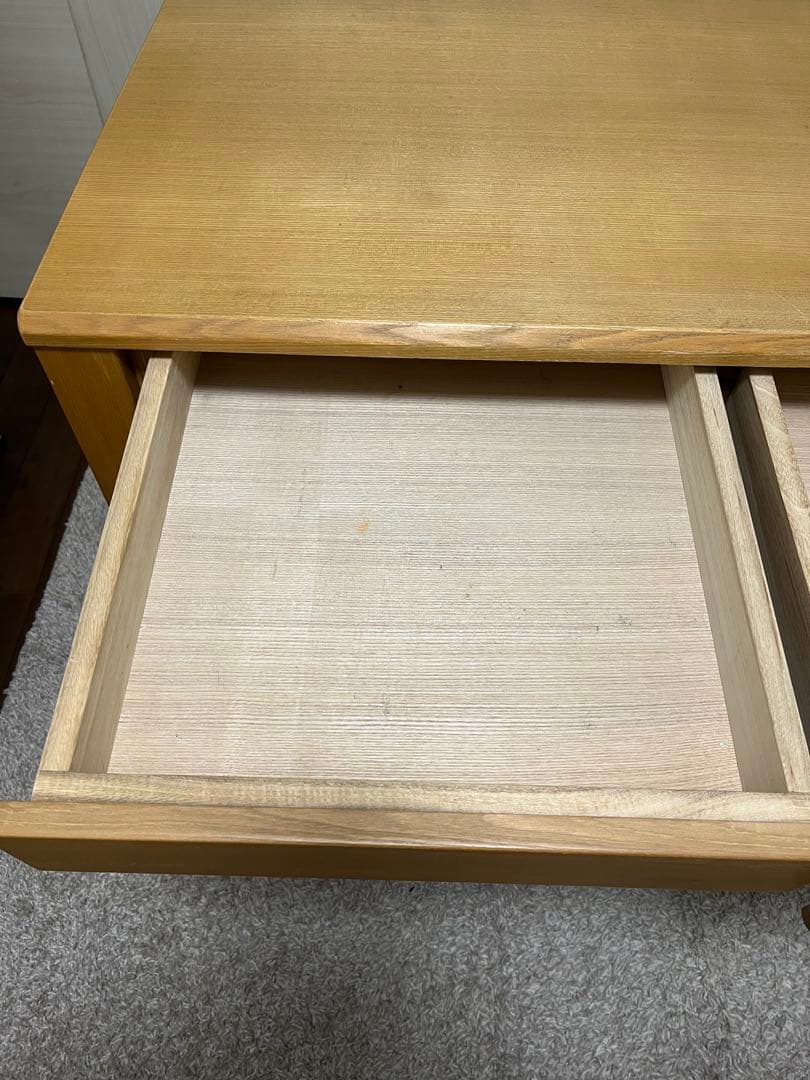 ナチュラルウッドの学習机　ヒカリサンデスク