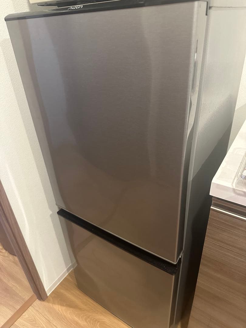 一人暮らし・同棲必見！◆AQUA 冷蔵庫 126L ブラッシュシルバー