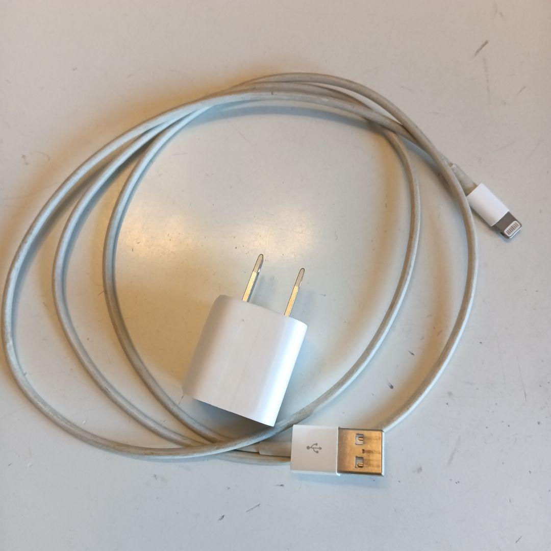 美品Apple iPhone8本体ホワイト バッテリー100%　付属品　箱付