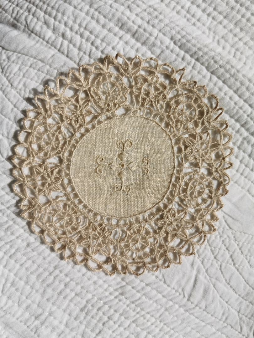 アンティーク イタリア レティシアレース刺繍 花のニードルワーク リネンドイリー