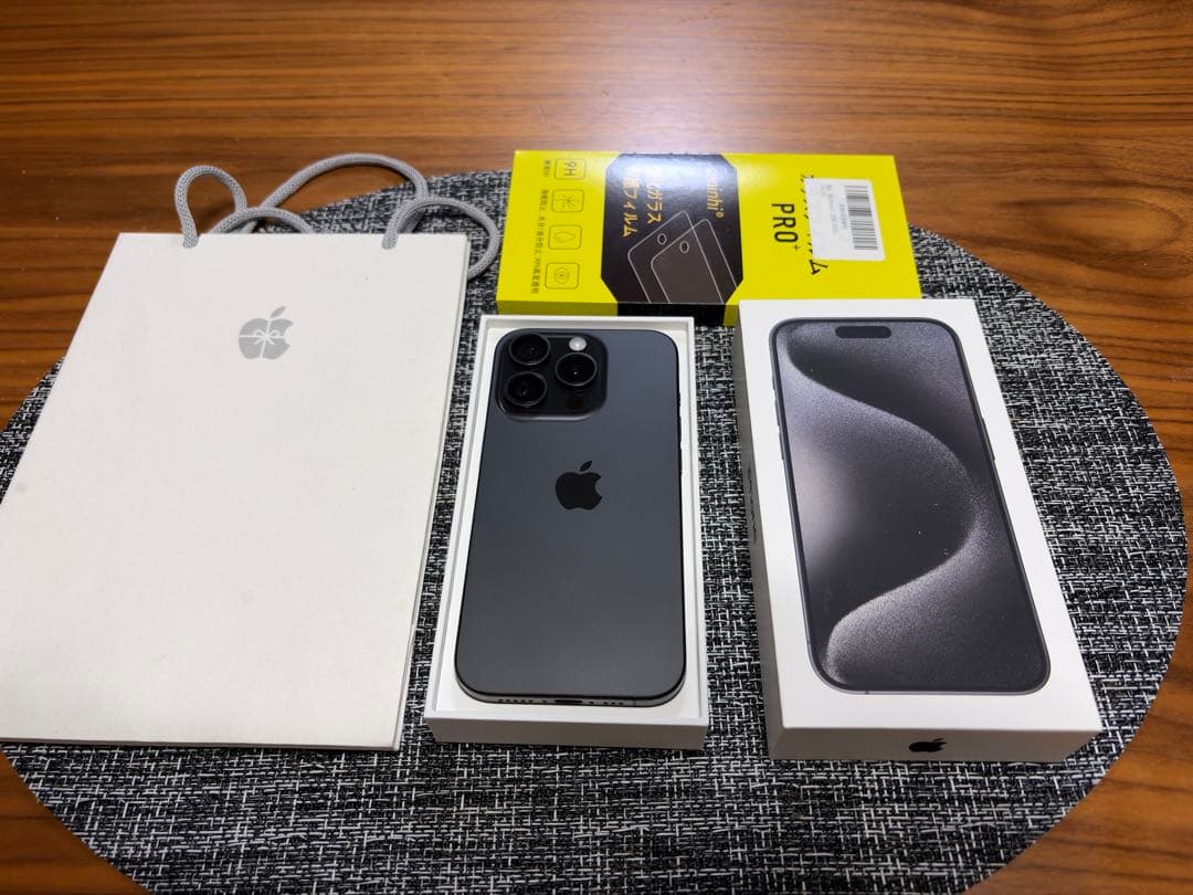 香港版Apple iPhone 15 Pro 美品256GB ブラックチタニウム