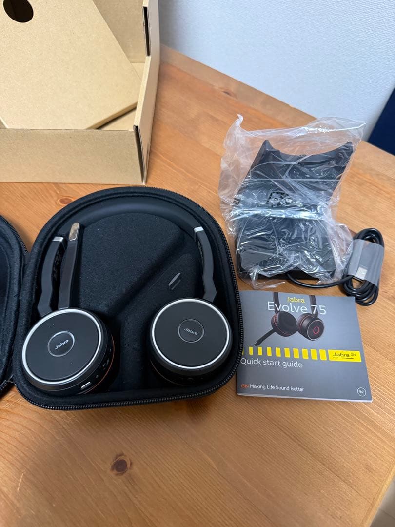 【新品未使用】スタンド付きレア！Jabra evolve 75 UCヘッドセット