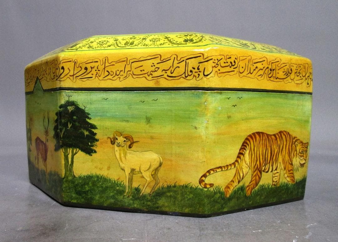 インド工芸［王侯貴族・野生動物絵　手彩ペイント八角内ビロード飾り箱］