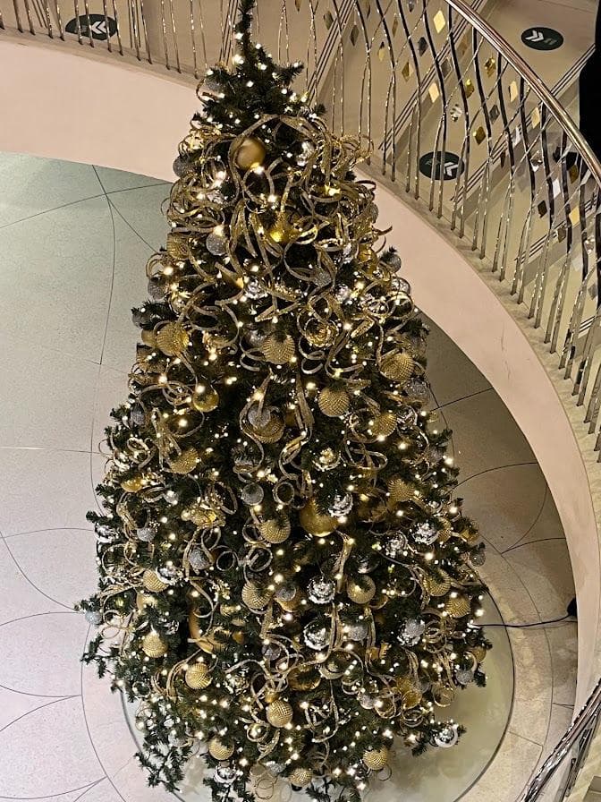 さ*ん様 新登場!!蓋にバックルが!冒険にリビングにウイッカーバスケット屋根上開