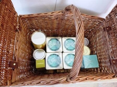 さ*ん様 新登場!!蓋にバックルが!冒険にリビングにウイッカーバスケット屋根上開