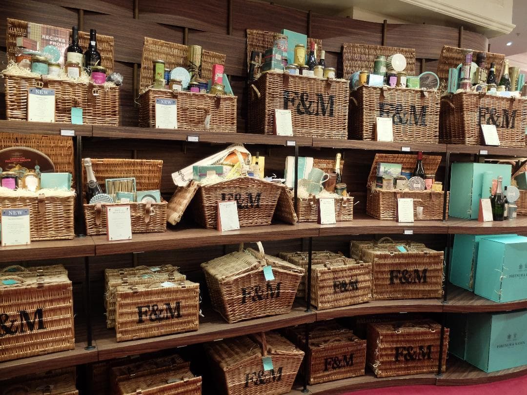 さ*ん様 新登場!!蓋にバックルが!冒険にリビングにウイッカーバスケット屋根上開