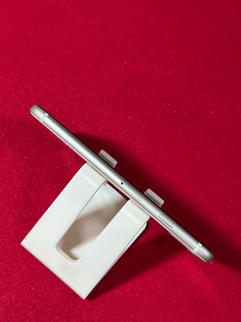 【1765】iPhone SE3第3世代スターライト 64GB simフリー