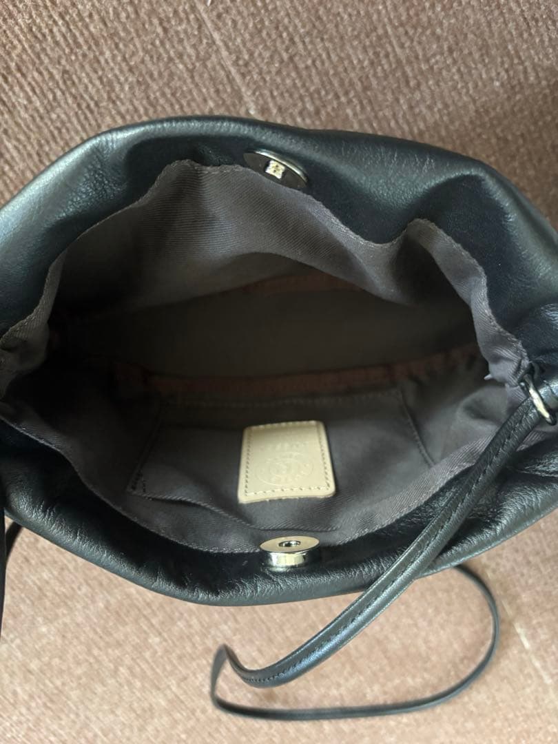 russet レザー巾着4WAYミニショルダーバッグ【ブラック】