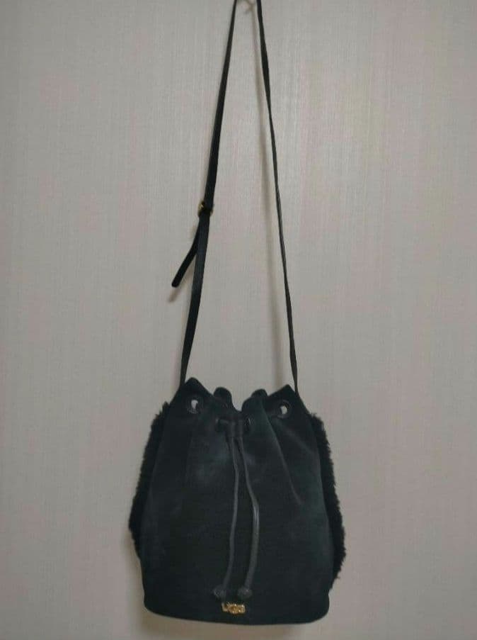 hamham正規品未使用美品アグ スウェードショルダーバッグ ブラック