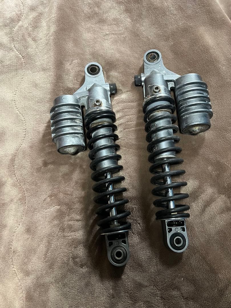 まさ✨プロフ必読✨即購入OK‼️ 純正リアサス　KYB