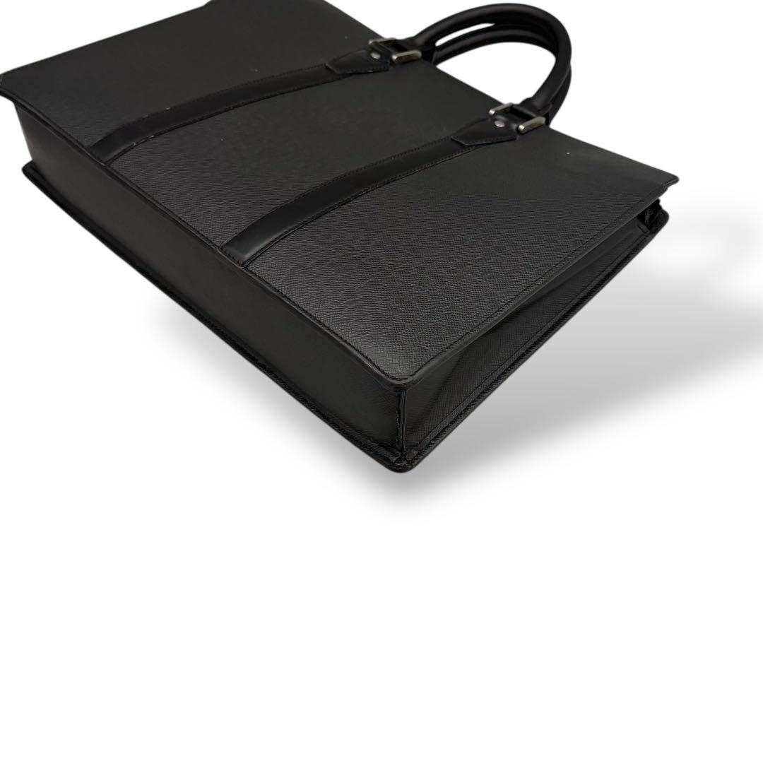 新型/美品　ルイヴィトン　タイガ　ポルトドキュマン　ロザン　ハンドバッグ