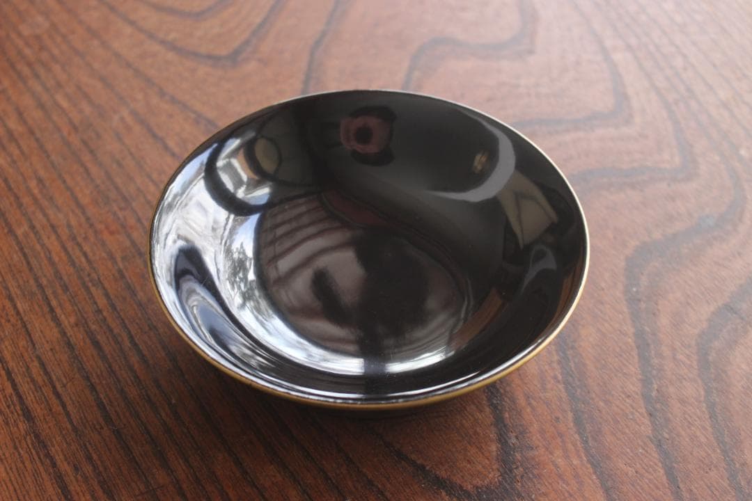 シンプルデザインに金縁朱漆の映える小皿1点（検輪島塗豆皿菓子皿