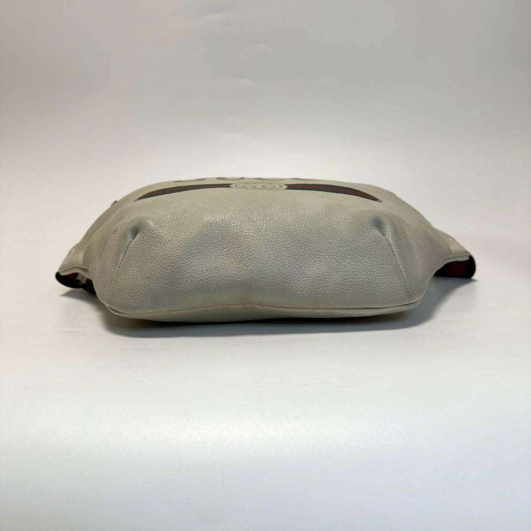 k70【美品】グッチ　ロゴプリント　レザー　シェリーライン　ボディバッグ