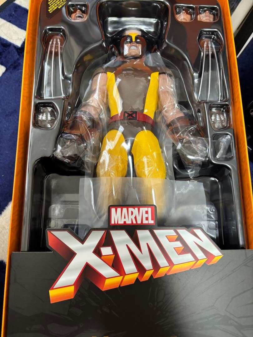 ホットトイズ　炎スタジオ　ウルヴァリン　ブラウンスーツ　フィギュア