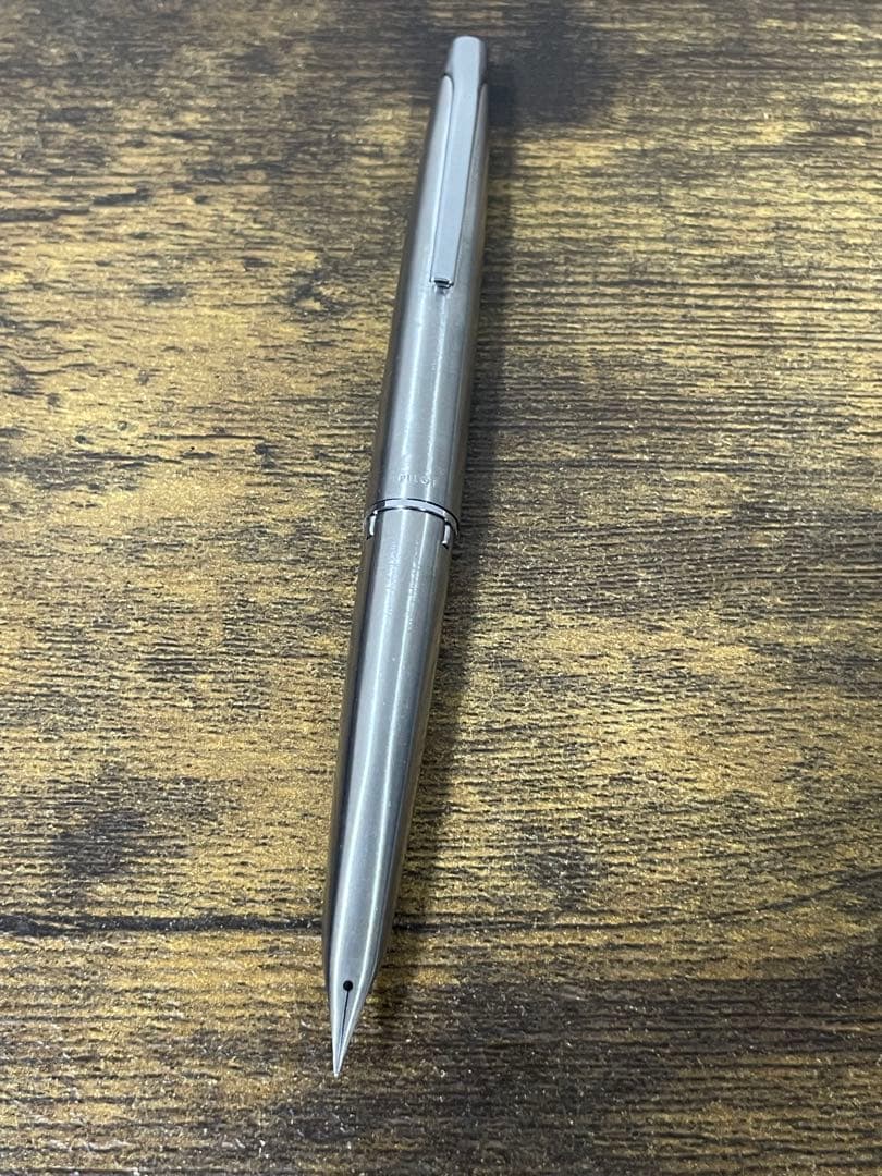 未使用に近い　1973年製　ペン先軸一体型　細字　ミュー　万年筆　備品付き