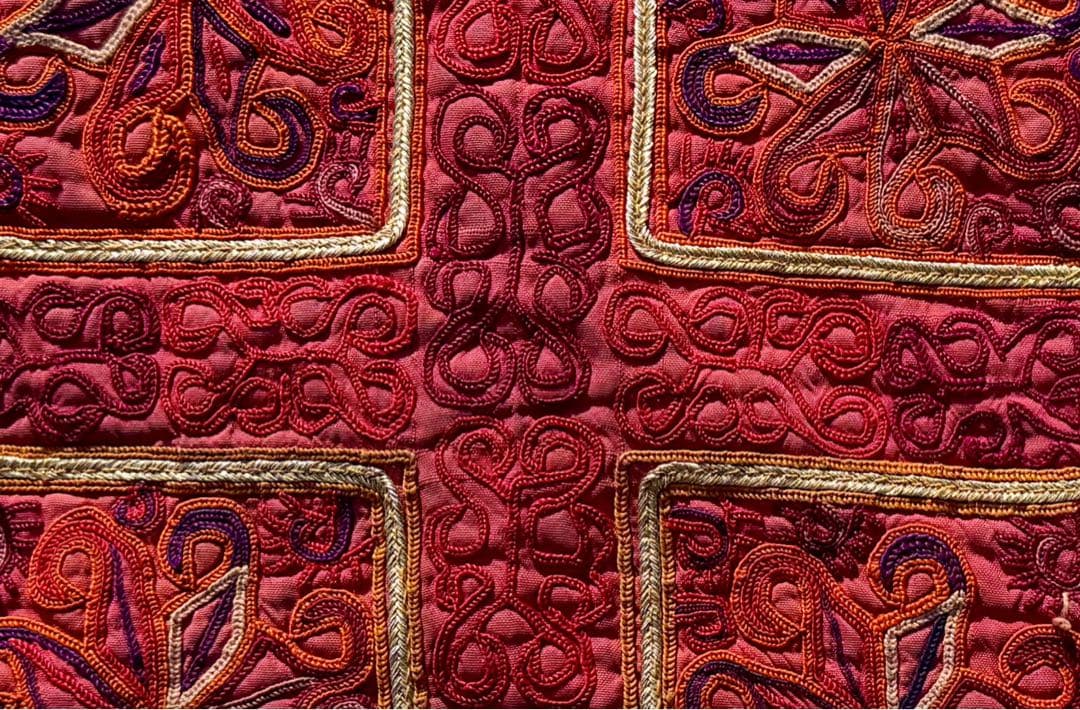 アフガニスタン　手仕事　民藝　装飾的な刺繍　ビーズ　アートフレーム