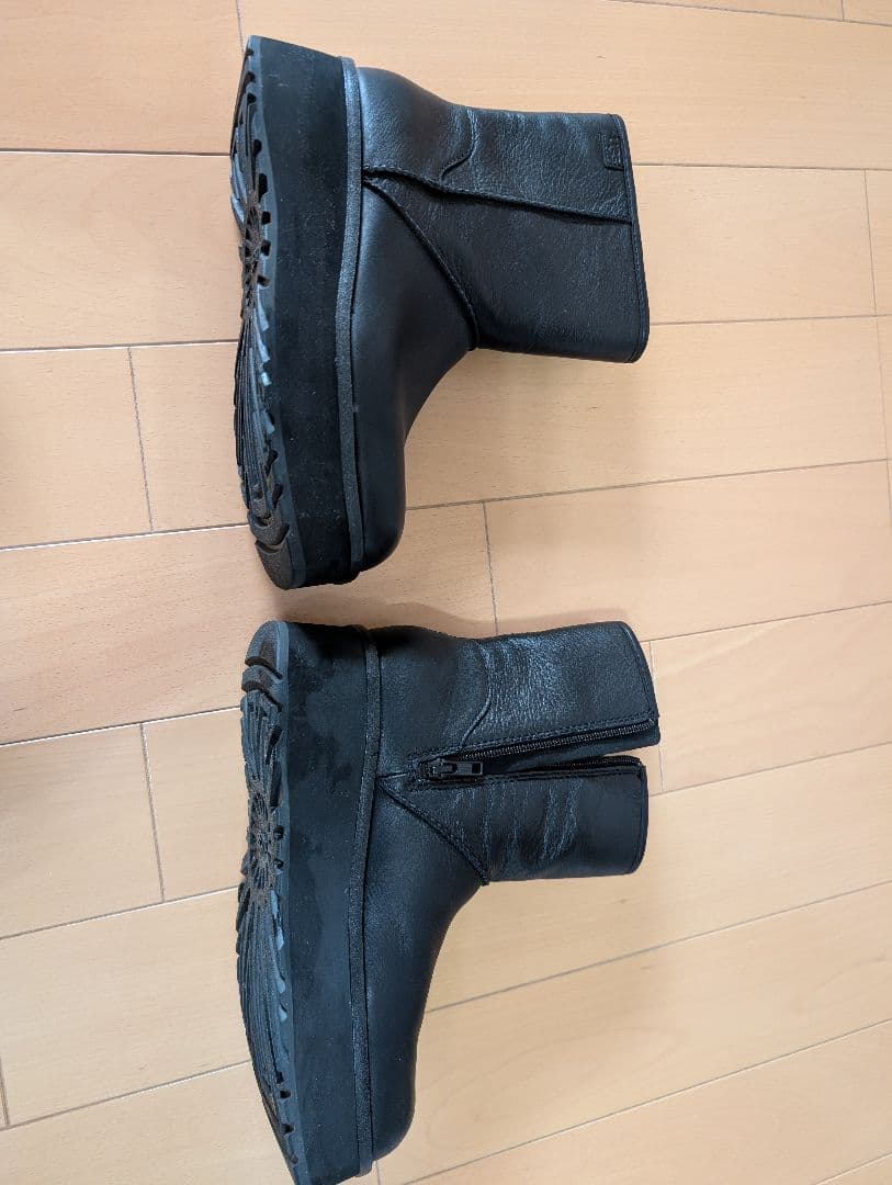 UGG ブラックレザー ショートブーツ