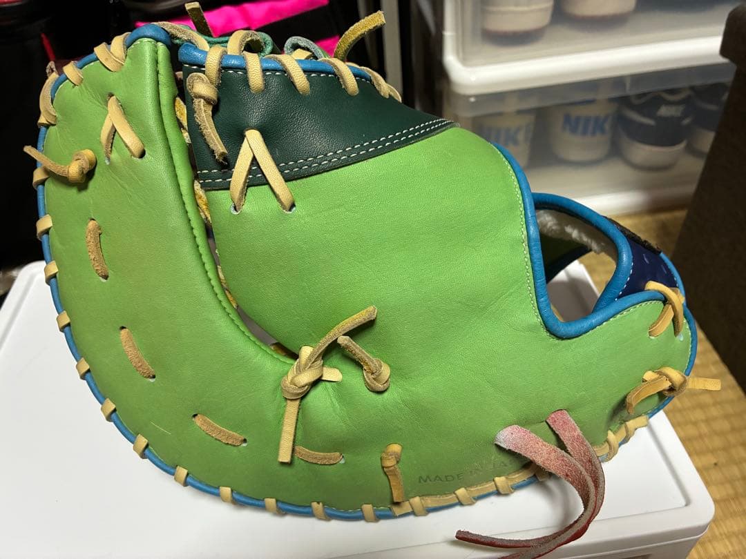 ベースマン　軟式用　右投げ　ファーストミット　革は硬式用使用　即戦力