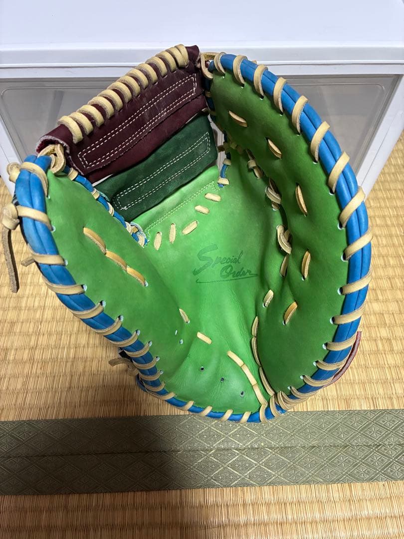 ベースマン　軟式用　右投げ　ファーストミット　革は硬式用使用　即戦力