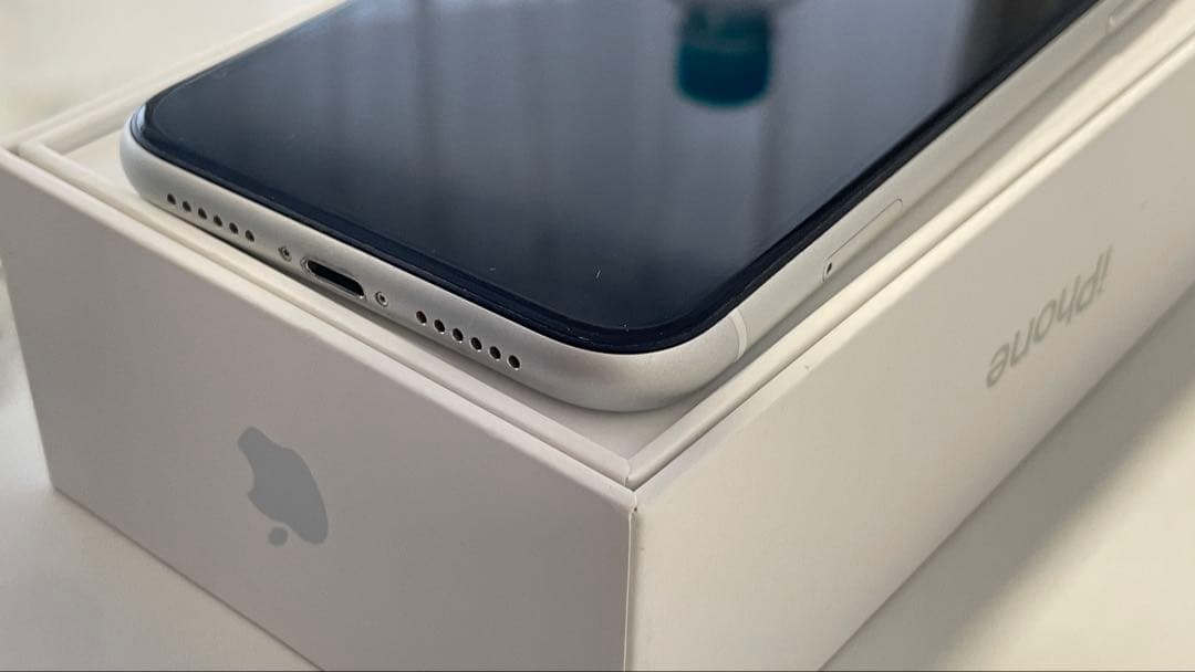 Apple iPhone XR SIMフリー　ホワイト 美品