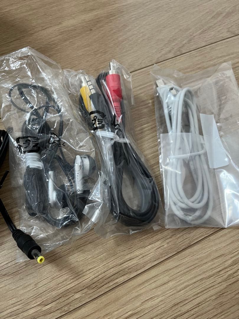 未使用 JVC GZ-HM180 HDビデオカメラ レッド