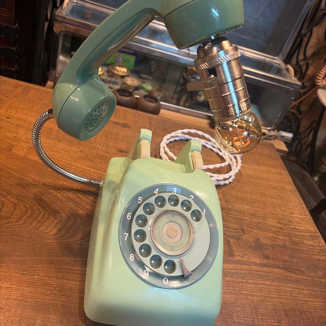 レトロなダイヤル電話　ランプ