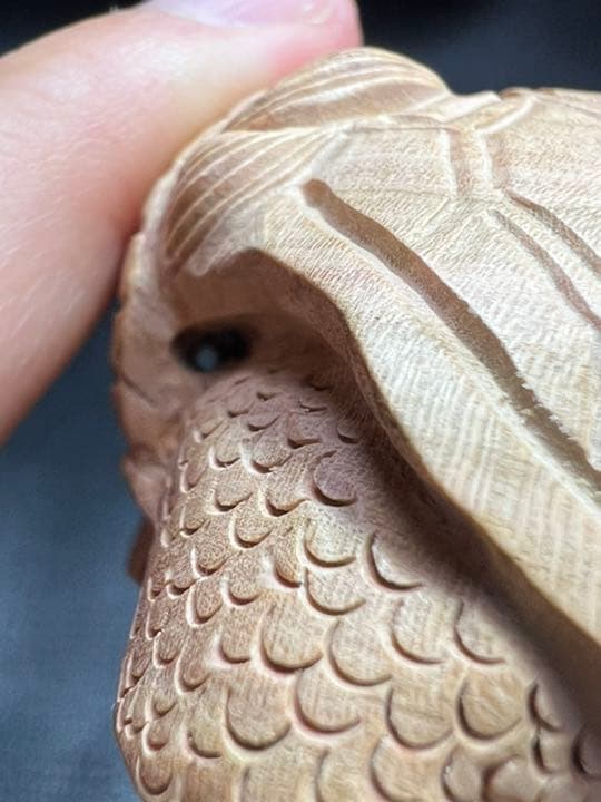 041517  桃の木素材　龍亀　手彫り　約45*75ミリ