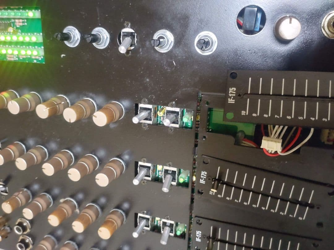 Vestax PVC-270A　動作確認済み　CHフェーダー（縦）新品交換済み