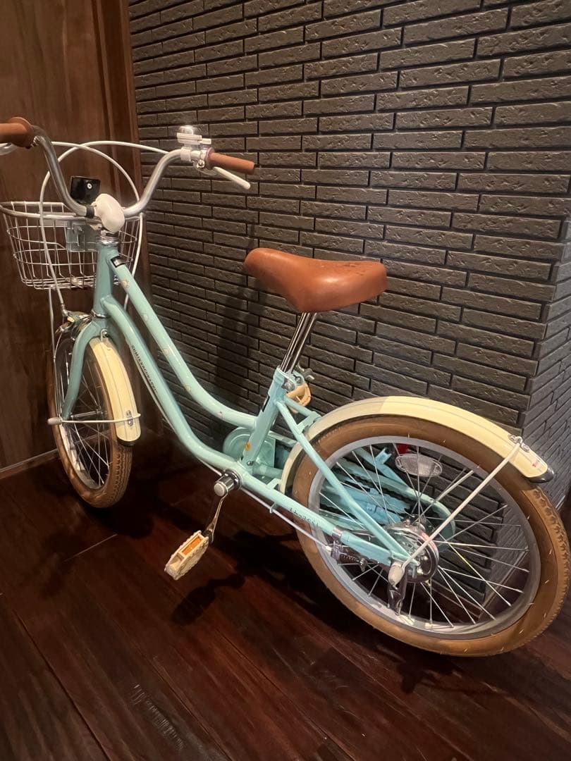 《大幅値下げ》すみっコぐらし　自転車　18インチ　補助輪・ヘルメット付き