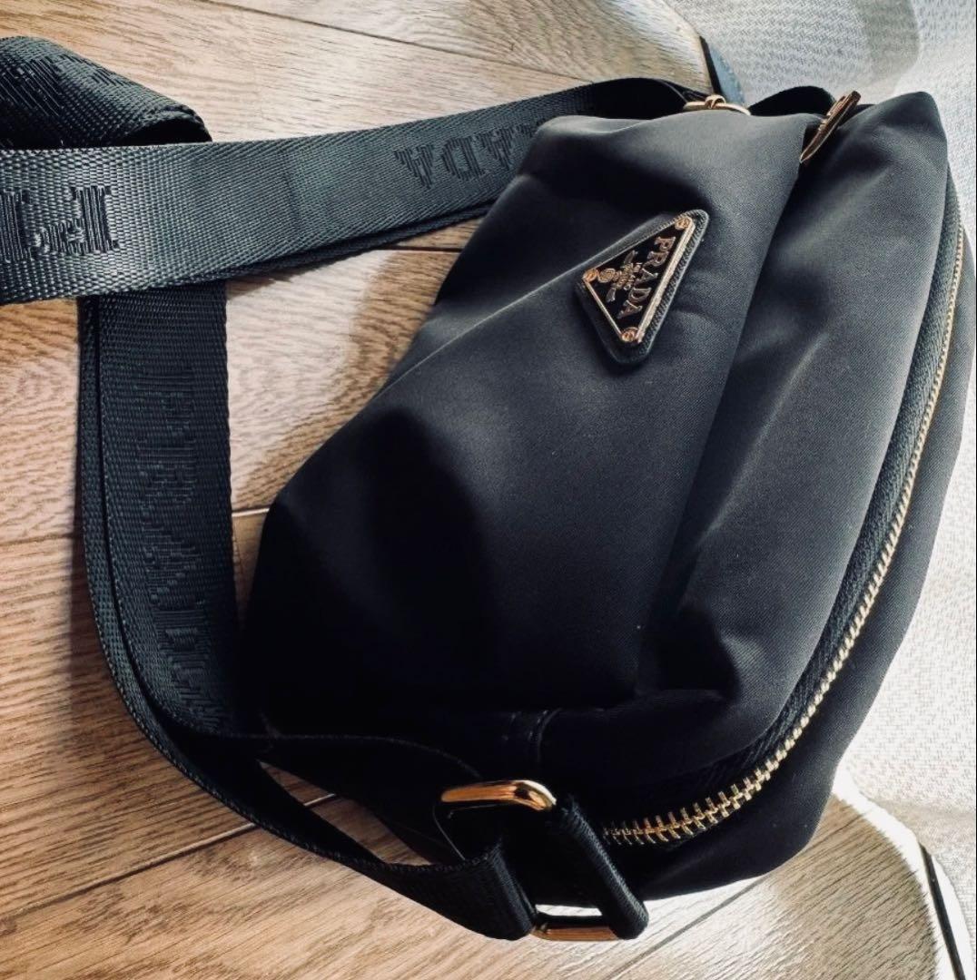 PRADA ブラック ショルダーバッグ ノーベルディ