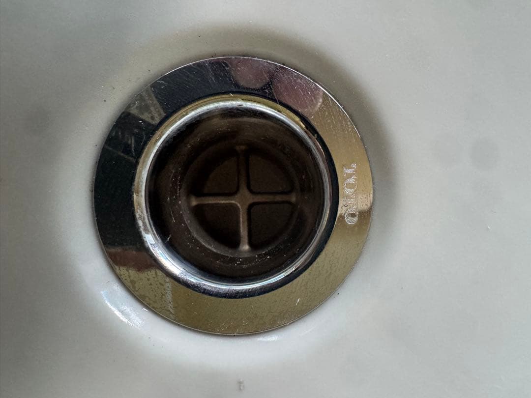 花模様の陶器ボウル メタル排水口付き