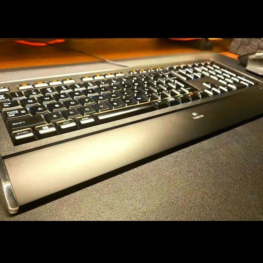 天然水「希少美品」 ロジクール K740