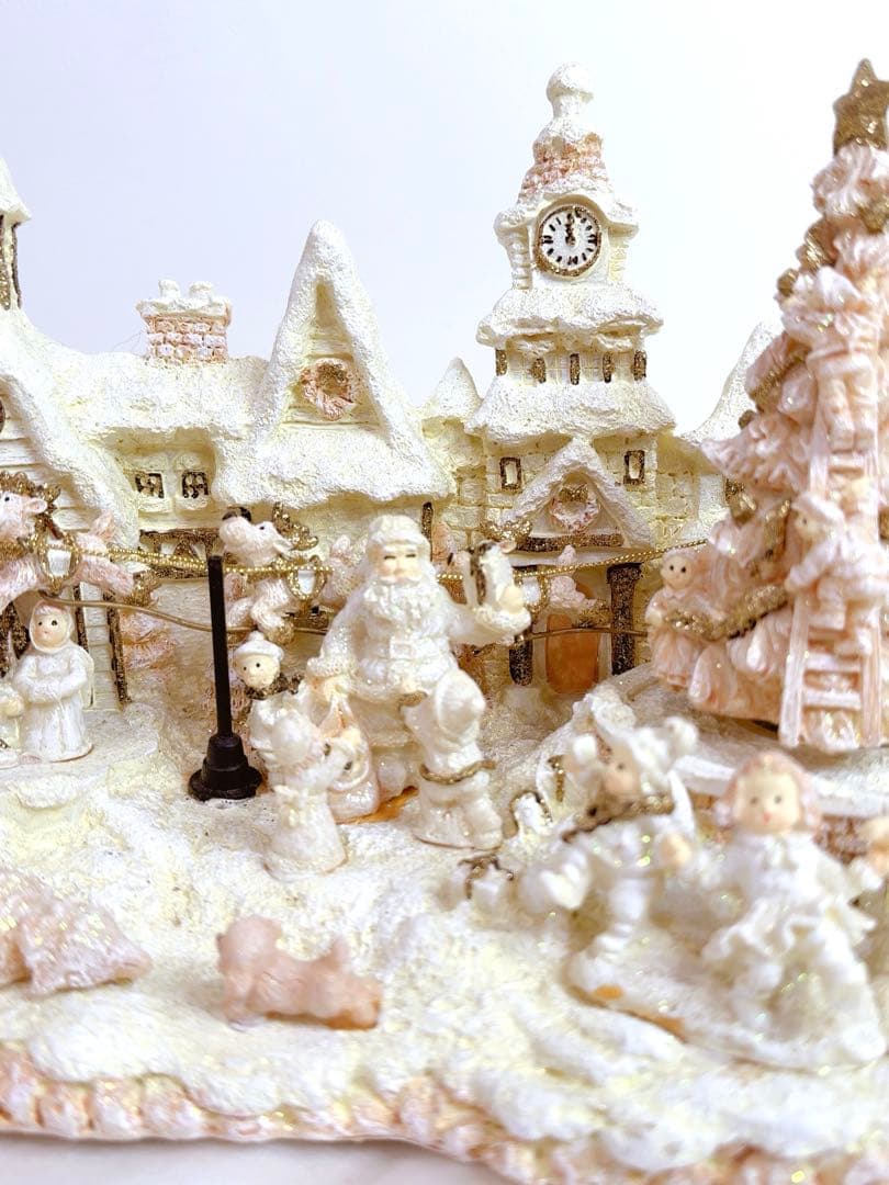 クリスマス村の置物 サンタとトナカイ付き