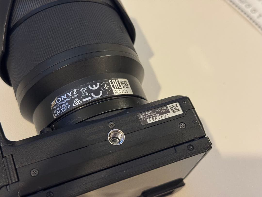 「海外版」Sony α6400 ミラーレスカメラ「SEL2870付き」