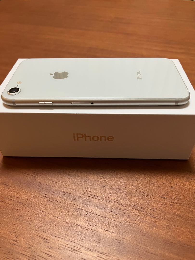 iPhone 8 シルバー（ホワイト）64GB SIMフリー 付属品付