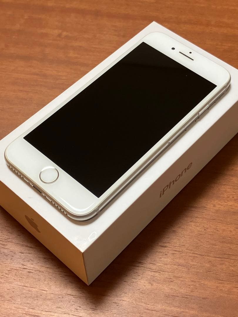 iPhone 8 シルバー（ホワイト）64GB SIMフリー 付属品付