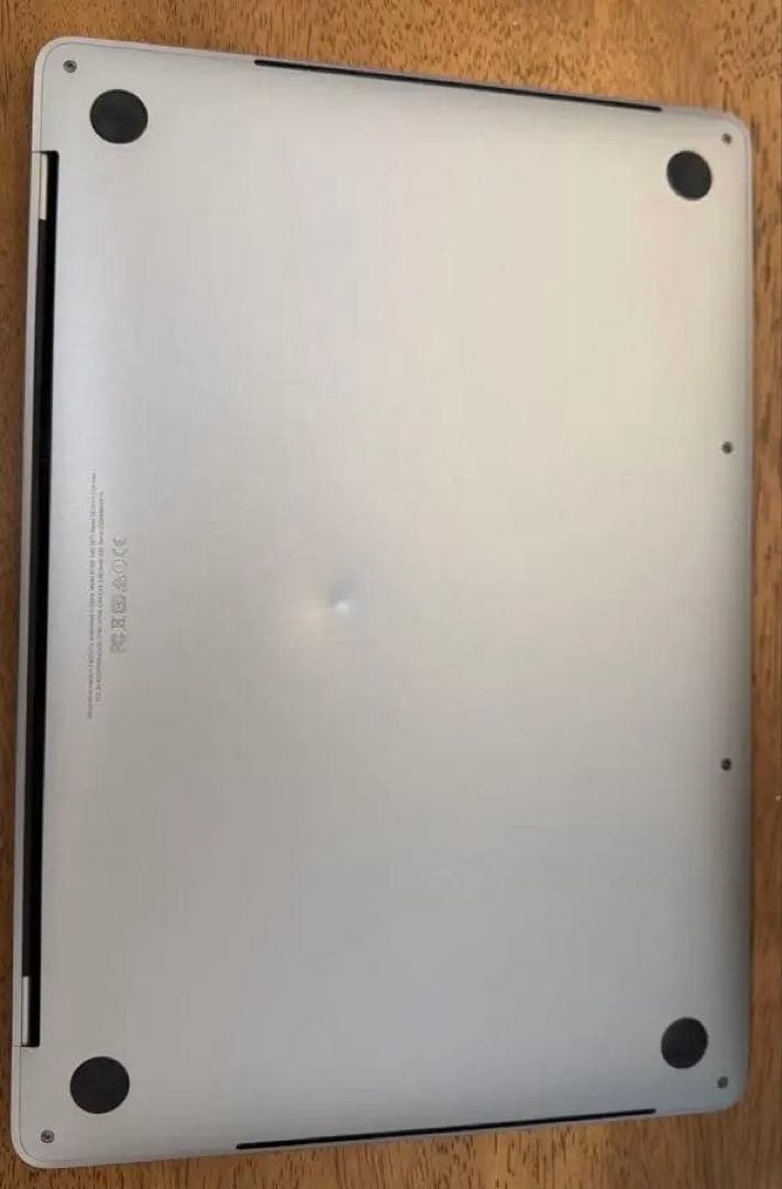 MacBook 2016 8GB,1TBシルバー 本体 凹みあり 電源不良