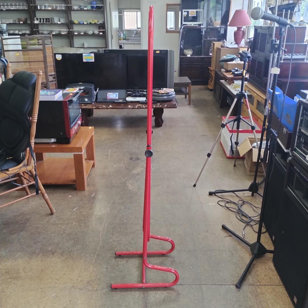 赤い パイプ式　スタンドミラー