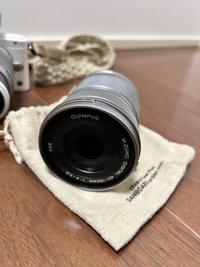 OLYMPUS ミラーレス一眼 ホワイト